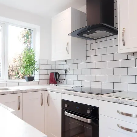The Comet - 5 Separate Beds & 3 Bathrooms Burton-upon-Trent Exterior photo