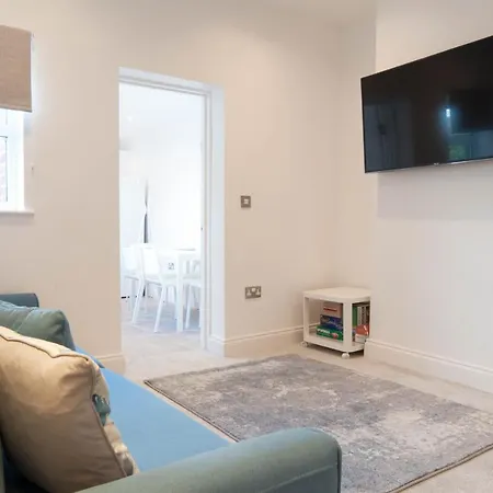 The Comet - 5 Separate Beds & 3 Bathrooms Burton-upon-Trent Exterior photo