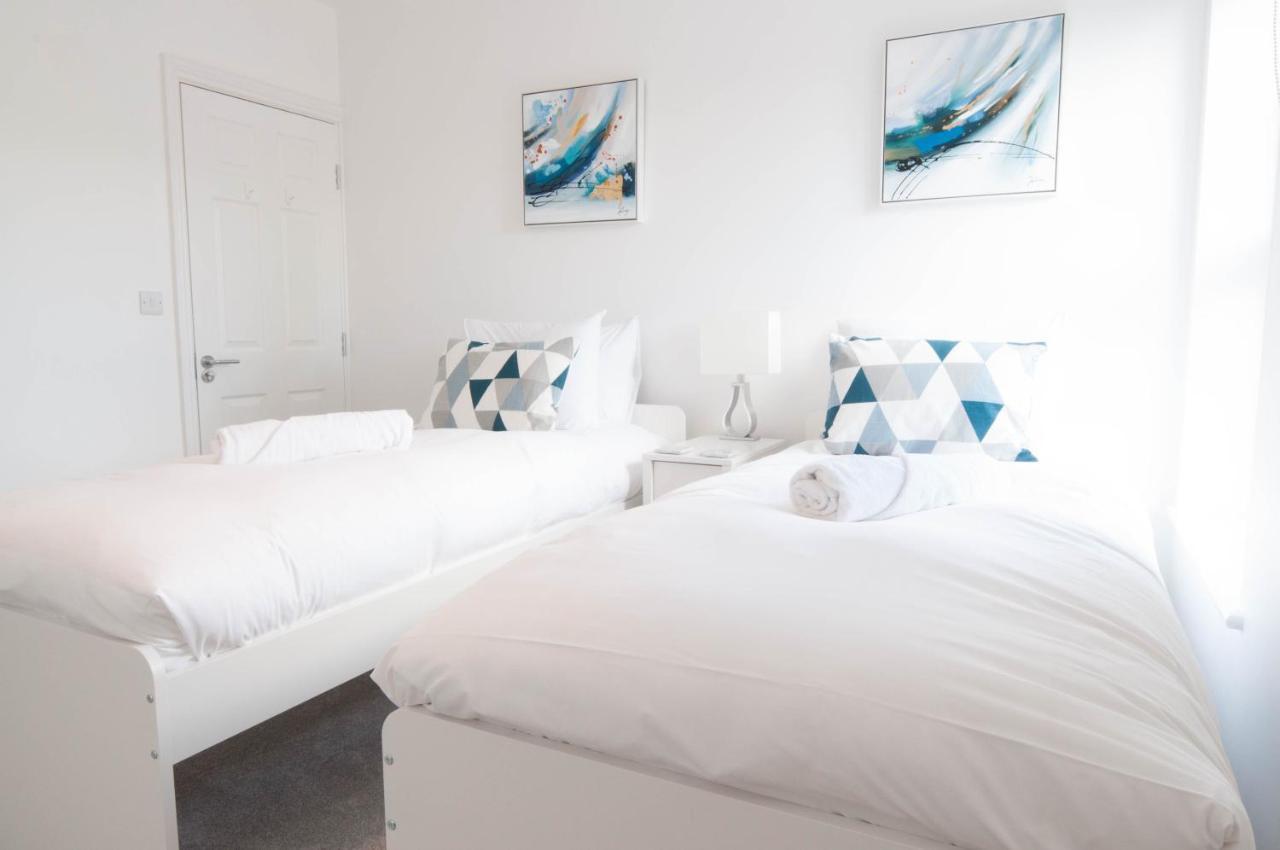 The Comet - 5 Separate Beds & 3 Bathrooms Burton-upon-Trent