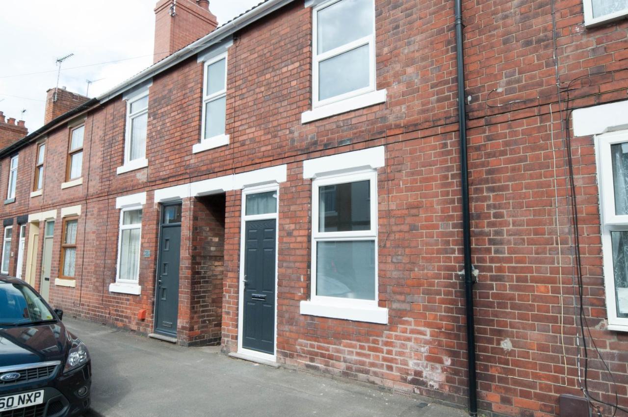 The Comet - 5 Separate Beds & 3 Bathrooms * Burton-upon-Trent